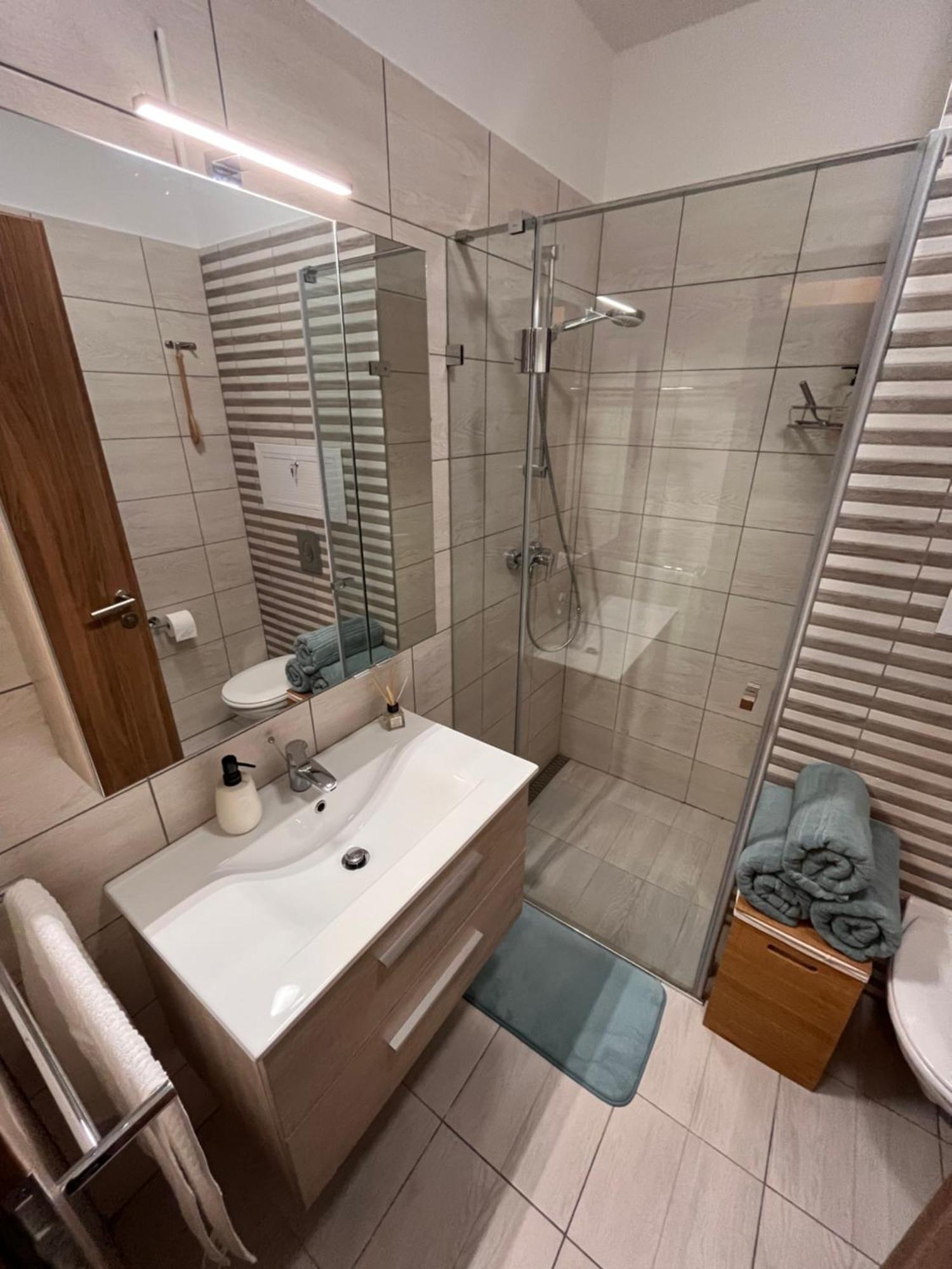 Апартаменты Modern, Kenyelmes Otthon Neked Будапешт Экстерьер фото